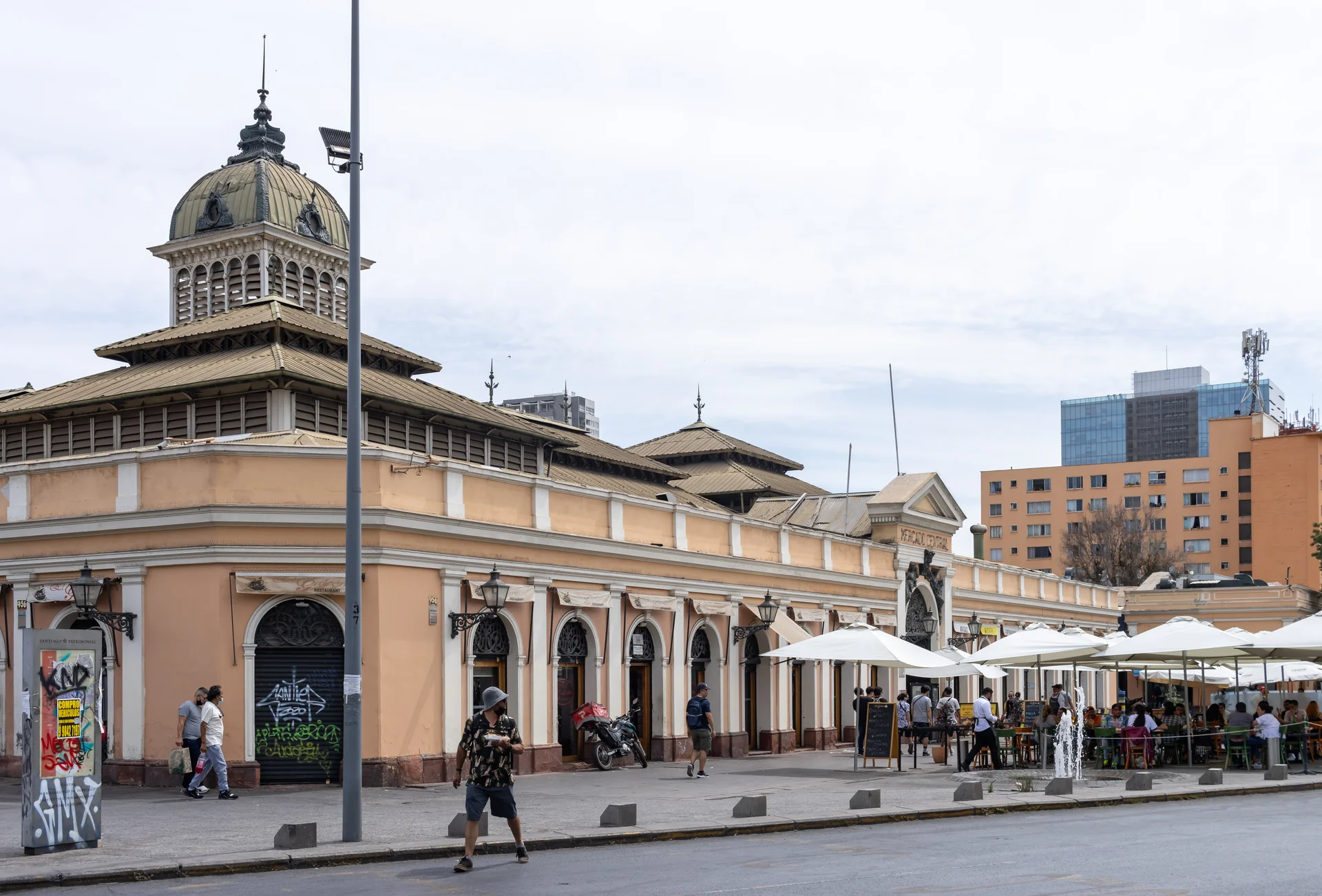 Mercado Central exterior, Santiago, Chile